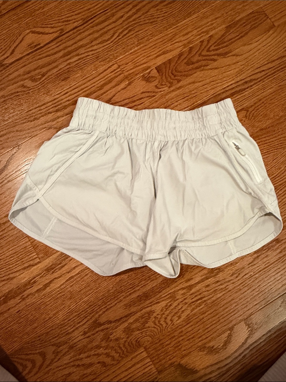 Lululemon white 4in Track That shorts